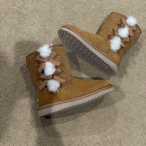 Koolaburra by Ugg Women's Victoria Short Boot in Chestnut Size 6 US